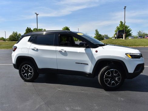 Certified 2024 Jeep Compass Trailhawk w/ Trailhawk Elite Group AWD/4WD image 3