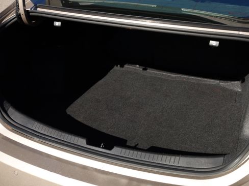 Used 2024 Chevrolet Malibu LT image 17