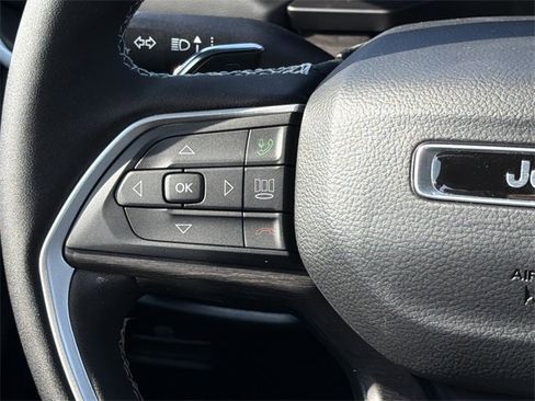 New 2025 Jeep Grand Cherokee Limited image 25