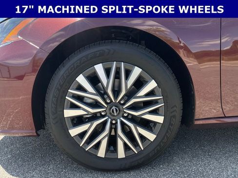 Used 2024 Nissan Altima 2.5 SV FWD image 4