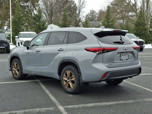 Certified 2022 Toyota Highlander Bronze Edition image 6