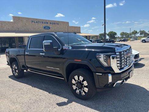 Used 2024 GMC Sierra 2500 Denali w/ Denali Reserve Package AWD/4WD image 3
