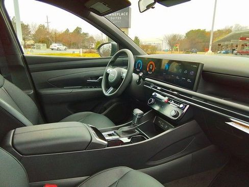 Certified 2025 Hyundai Santa Cruz SEL image 17