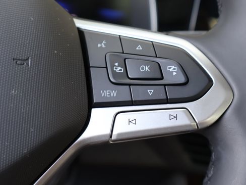 Used 2025 Volkswagen Jetta SE w/ Sunroof Package FWD image 23