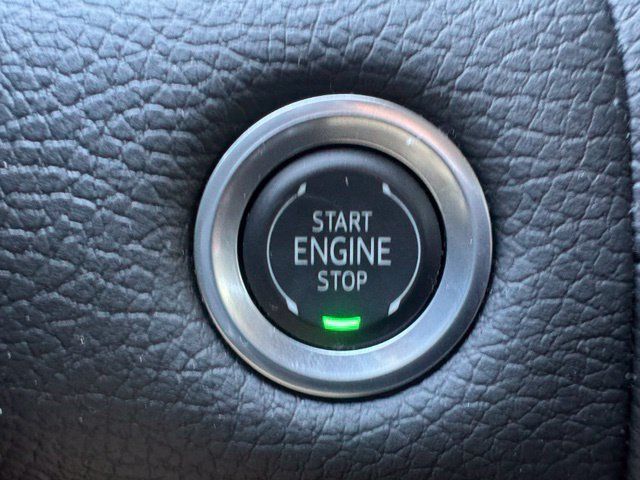 Used 2024 GMC Yukon XL Denali AWD/4WD image 31