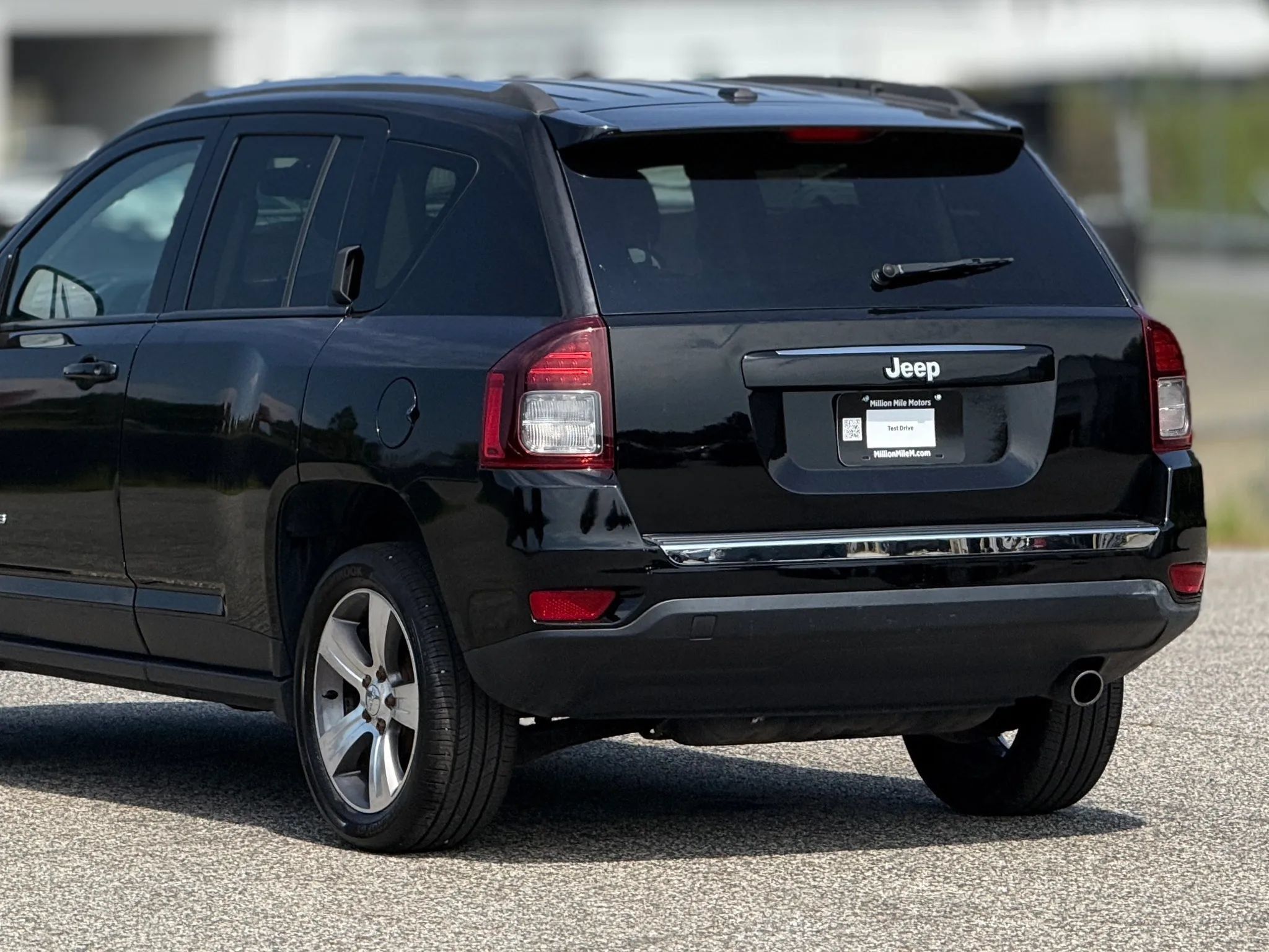Used 2016 Jeep Compass High Altitude FWD image 16