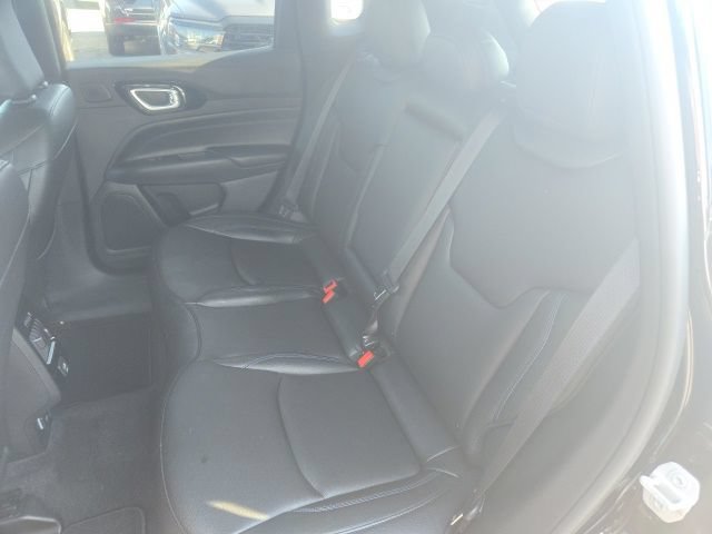 Used 2025 Jeep Compass Limited w/ Sun & Sound Group AWD/4WD image 17