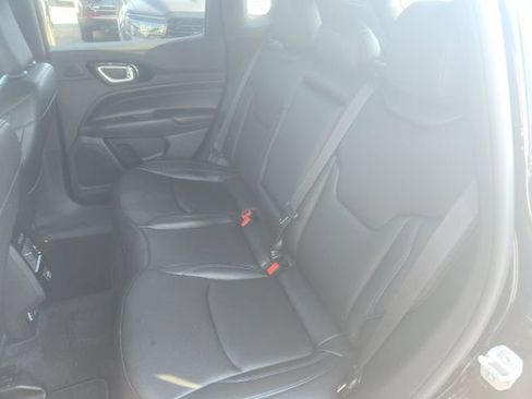 Used 2025 Jeep Compass Limited w/ Sun & Sound Group AWD/4WD image 17