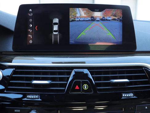 Used 2018 BMW 530i w/ Premium Package image 28