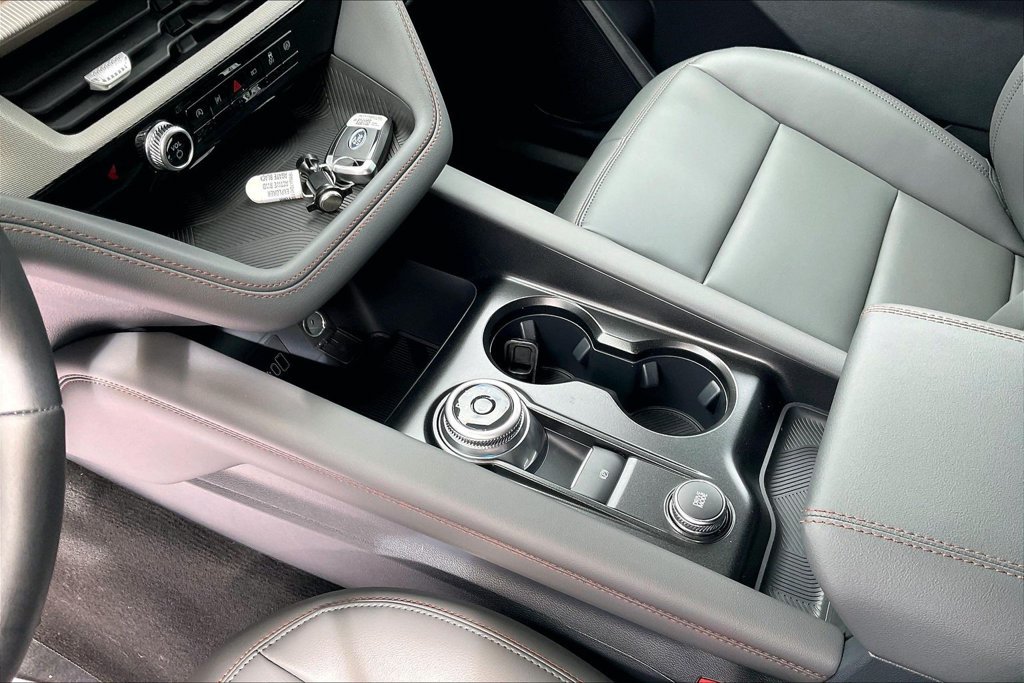 New 2026 Ford Explorer Active w/ Active Comfort Package RWD image 24
