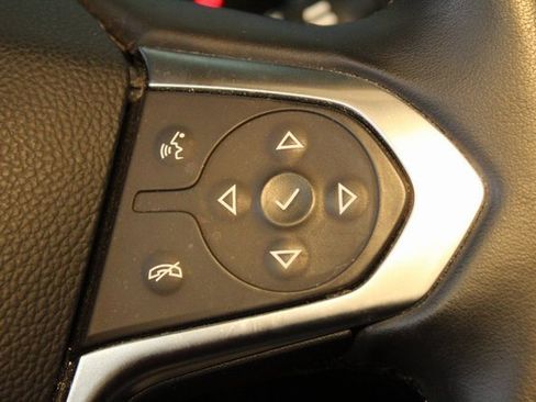 Used 2023 Chevrolet Traverse LT w/ Rear Camera Mirror Package image 23