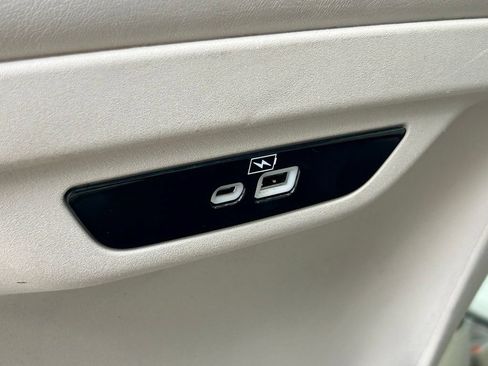 Used 2021 Chrysler Pacifica Limited AWD/4WD image 53