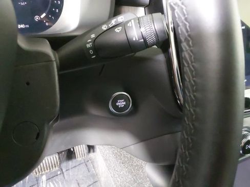 Used 2025 Volvo XC40 B5 Plus AWD/4WD image 29