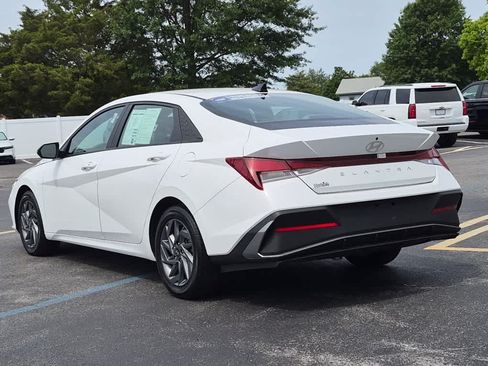 Used 2024 Hyundai Elantra SEL FWD image 4