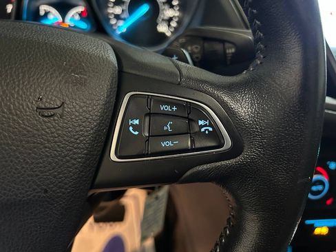 Used 2018 Ford Escape SE w/ SE Sport Appearance Package AWD/4WD image 18