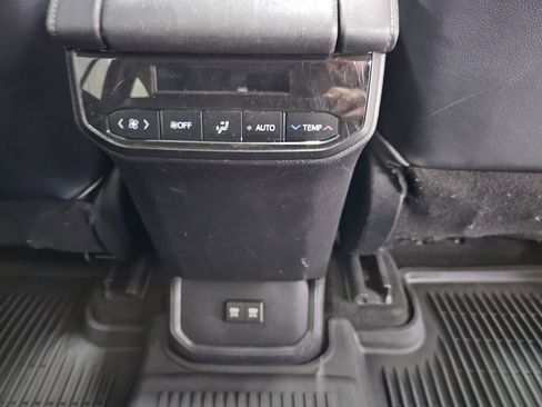 Used 2021 Toyota Highlander XLE image 11