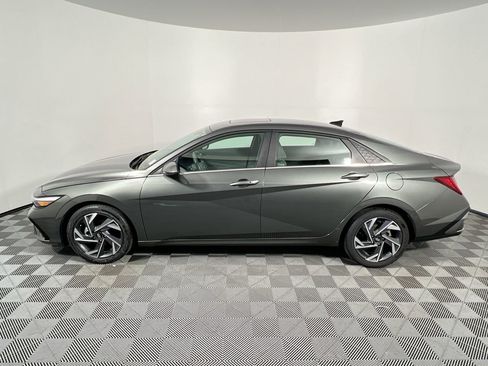 Used 2025 Hyundai Elantra SEL image 6