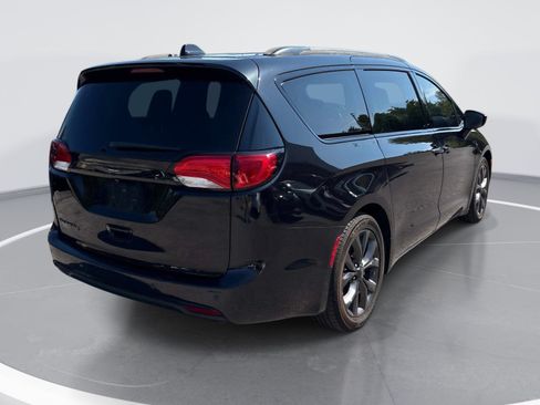 Used 2018 Chrysler Pacifica Touring-L w/ Premium Audio Group FWD image 8
