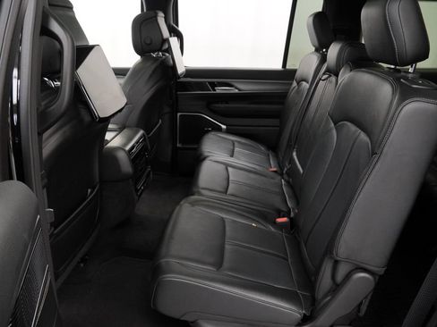 Used 2024 Jeep Wagoneer L Series II AWD/4WD image 13