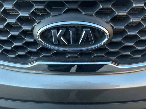 Used 2013 Kia Sorento LX w/ Convenience Pkg image 15
