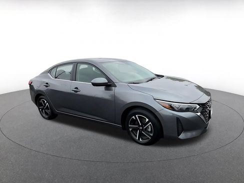 Used 2025 Nissan Sentra SV FWD image 2