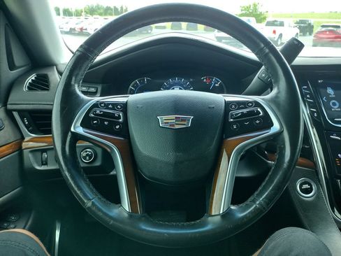 Used 2019 Cadillac Escalade ESV Luxury AWD/4WD image 26