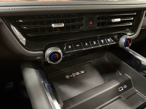 Certified 2025 Chevrolet Suburban Z71 AWD/4WD image 39