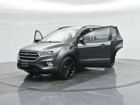 Used 2019 Ford Escape SE image 31
