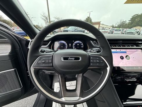 New 2025 Jeep Grand Cherokee L Limited w/ Black Appearance Package image 13