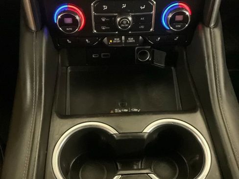 Used 2021 Chevrolet Suburban Z71 w/ Luxury Package image 22