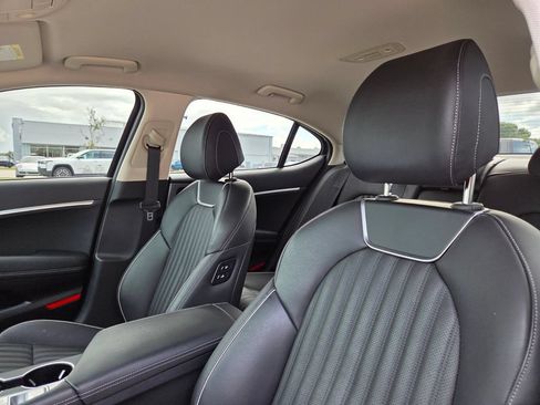 Used 2023 Genesis G70 3.3T RWD image 19