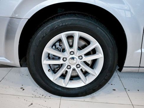 Used 2019 Dodge Grand Caravan SXT w/ Rear Park Assist Package image 41