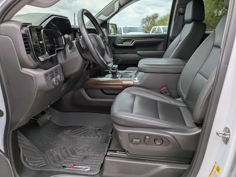 Used 2024 Chevrolet Silverado 1500 LT Trail Boss w/ LT Trail Boss Premium Package image 8