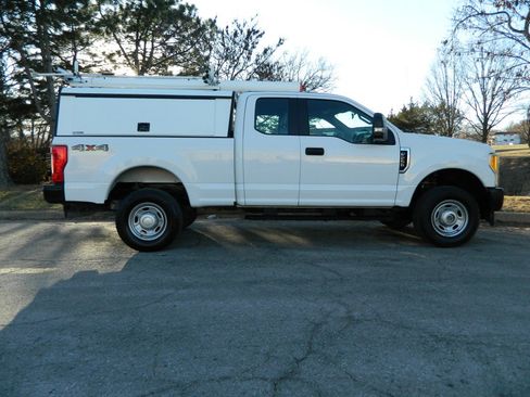 Used 2017 Ford F250 XL w/ Power Equipment Group image 5