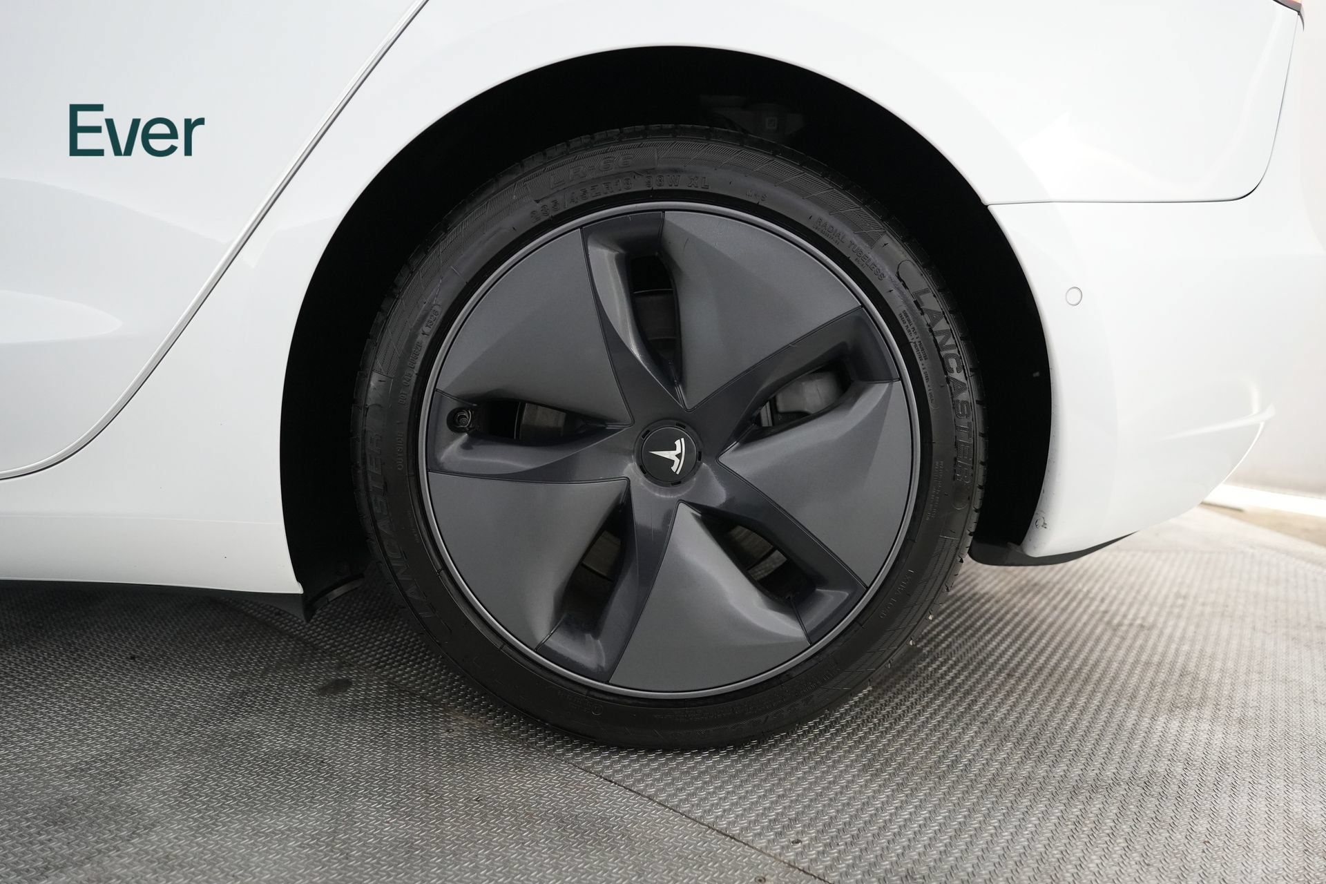 Used 2020 Tesla Model 3 Standard Range RWD image 9