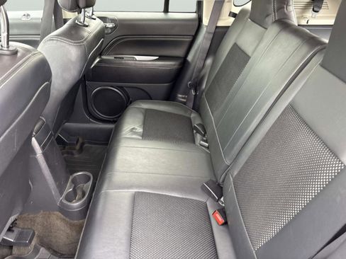 Used 2016 Jeep Compass Latitude image 17