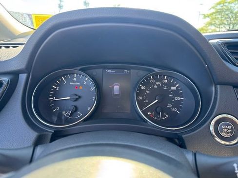 Used 2018 Nissan Rogue SV AWD/4WD image 14