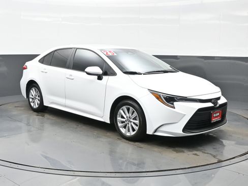 Used 2025 Toyota Corolla LE w/ LE Premium Package image 8