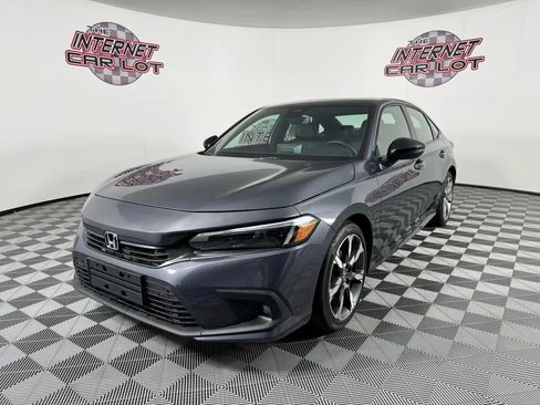 Used 2025 Honda Civic Sport Touring image 3