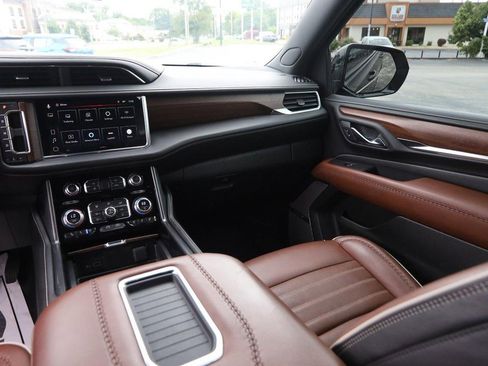 Used 2023 GMC Yukon Denali Ultimate AWD/4WD image 28