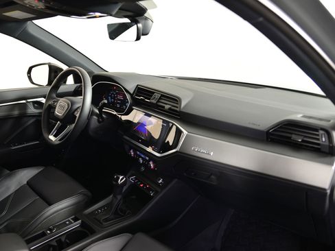 Certified 2025 Audi Q3 2.0T Premium w/ Convenience Package image 19