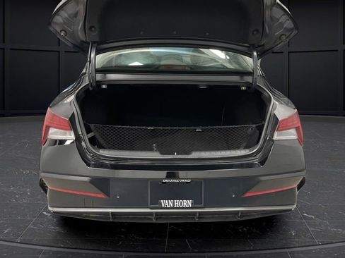 Used 2024 Hyundai Elantra Limited image 16