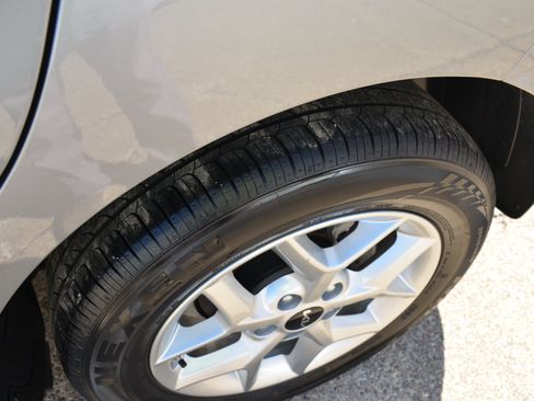 Used 2025 Kia Soul LX w/ LX Technology Package FWD image 15