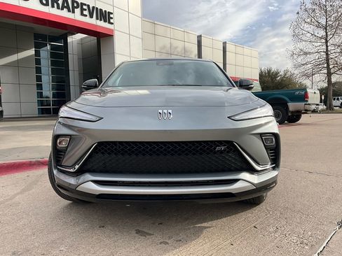 Used 2025 Buick Envista Sport Touring image 3