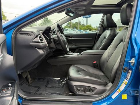 Used 2018 Toyota Camry XSE FWD image 15