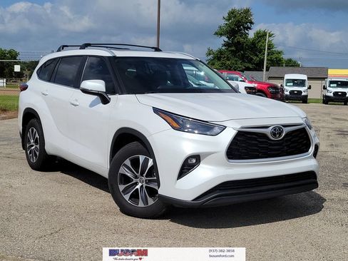 Used 2023 Toyota Highlander XLE FWD image 1