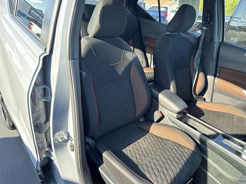 Used 2023 Nissan Kicks SR image 29