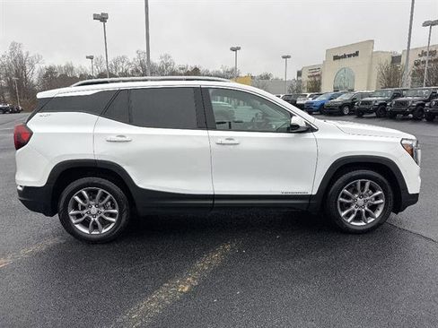 Used 2023 GMC Terrain SLT image 8