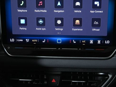 Used 2025 Volkswagen Tiguan SE R-Line AWD/4WD image 22