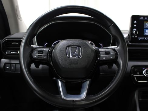 Used 2023 Honda Pilot Touring image 10